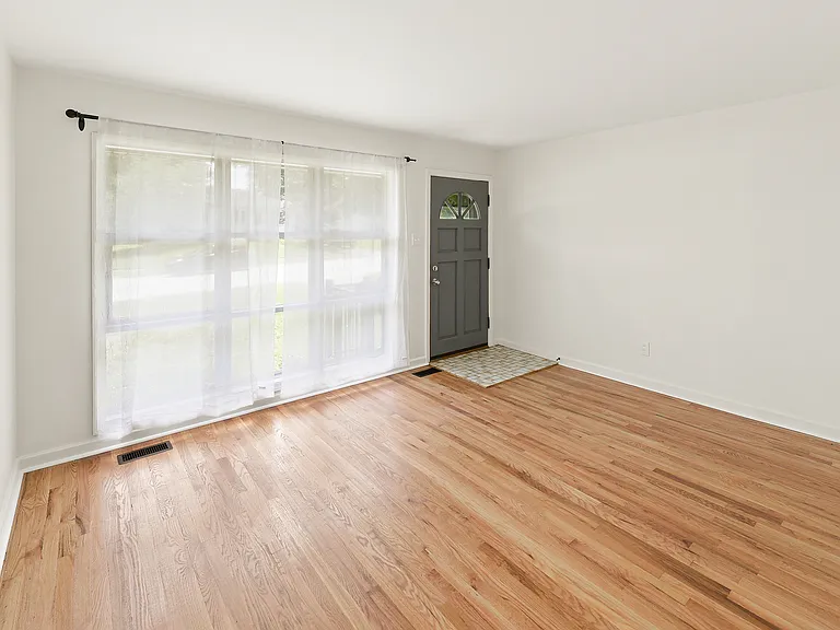 135 Saint Maurice Ln — Photo 8