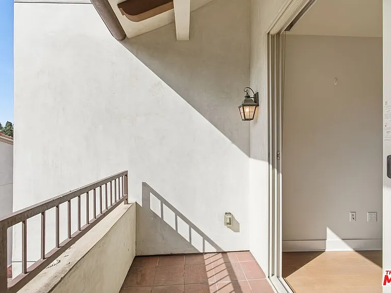627 Deep Valley Dr #Penthouse 620 — Photo 8