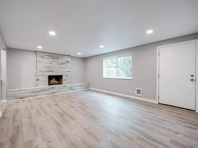 342 NW North St — Photo 11