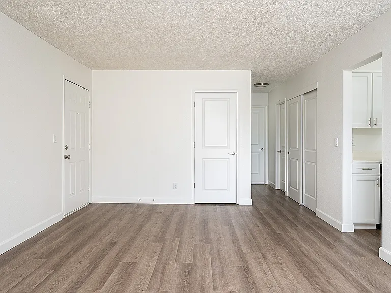 81 Powell — Photo 15