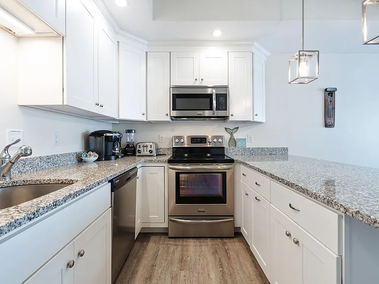 128 Ashworth Ave #307 — Photo 10