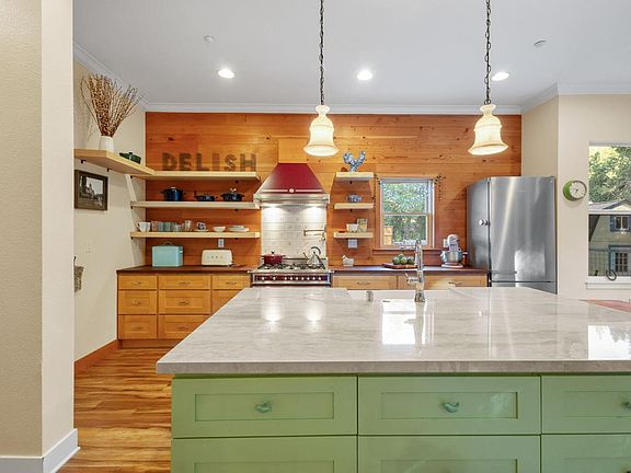 5th image of 121 Zinfandel Court