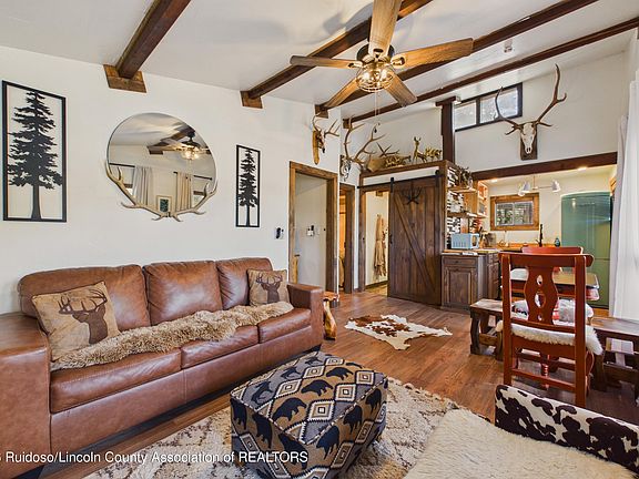 3rd image of 111 Carters Ln