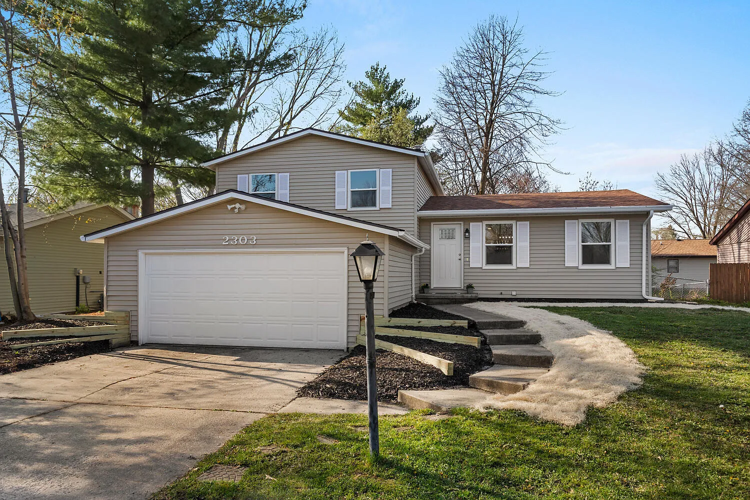 2303 Blackthorn Dr photo 1
