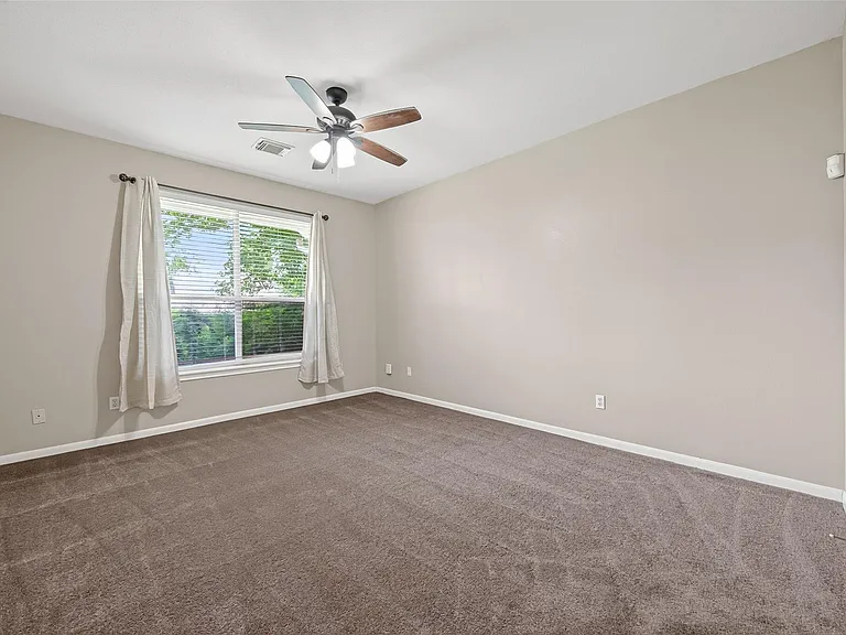 232 Doncaster St — Photo 24
