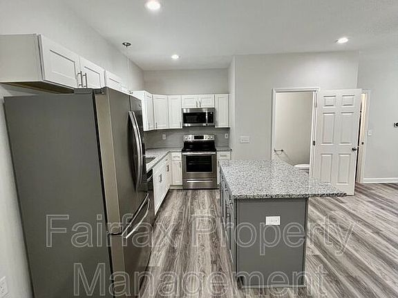 4th image of 2805 Dearborn Dr