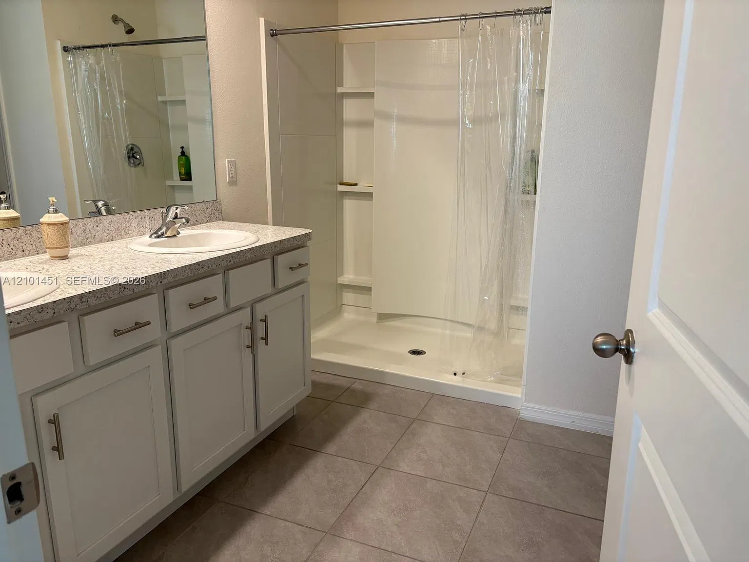 3 bed, 2.0 bath, $2,600 — Photo 2