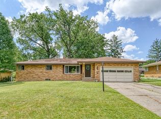 1452 Justo Ln, Seven Hills, OH 44131