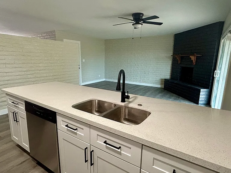 1929 E Alameda Dr — Photo 9