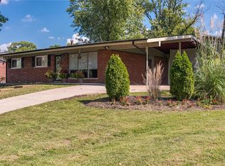 9572 Crockett Dr, Saint Louis, MO 63132