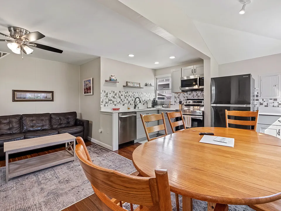 8 J St #3