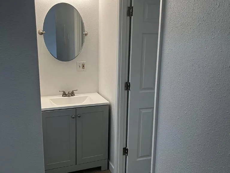 220 N 8th St #11 — Photo 5
