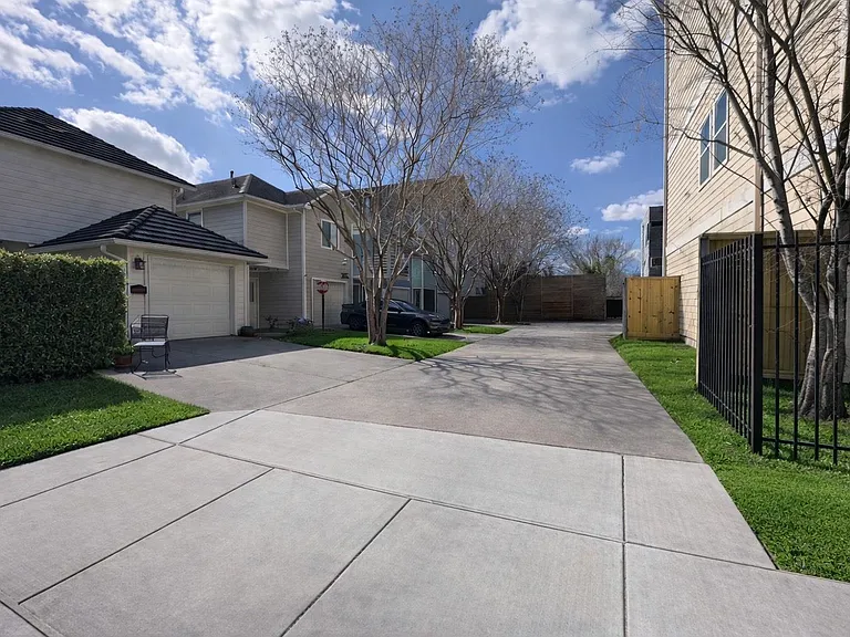 1204 Andrews St — Photo 21