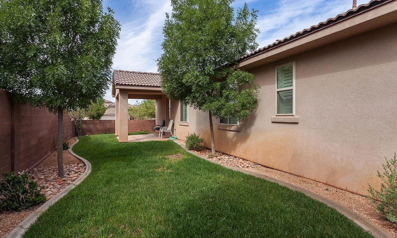 Beautiful Home in the Estates at Hidden Valley — Photo 4