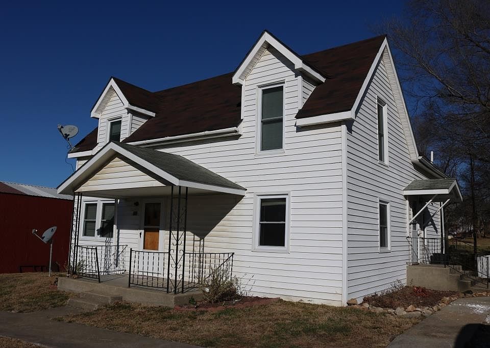 2nd image of 202 E Main St