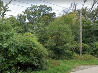 2200 W Saunders Rd, Lake Forest, IL 60045