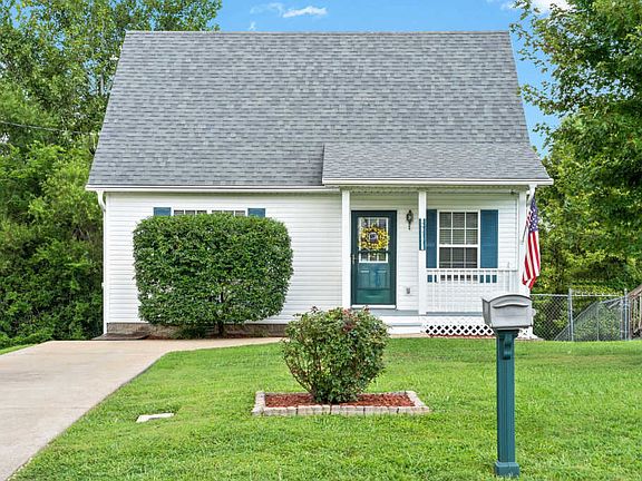 2nd image of 917 Applegrove Cir