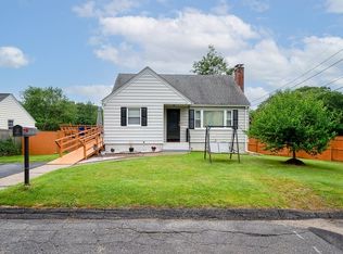 96 Calumet Ave, Worcester, MA 01606