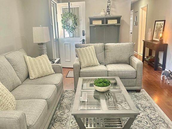 4th image of 440 Dartmoor Way #F