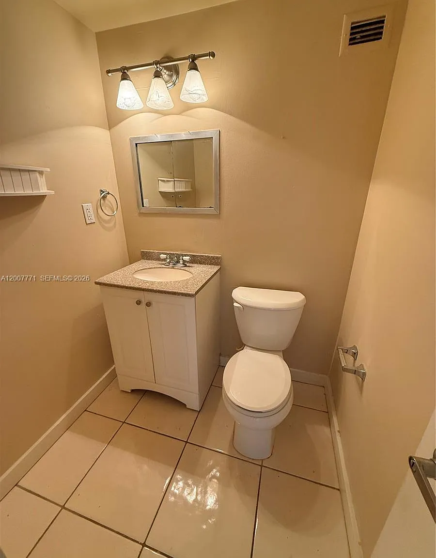 The Amethyst Condo — Photo 2