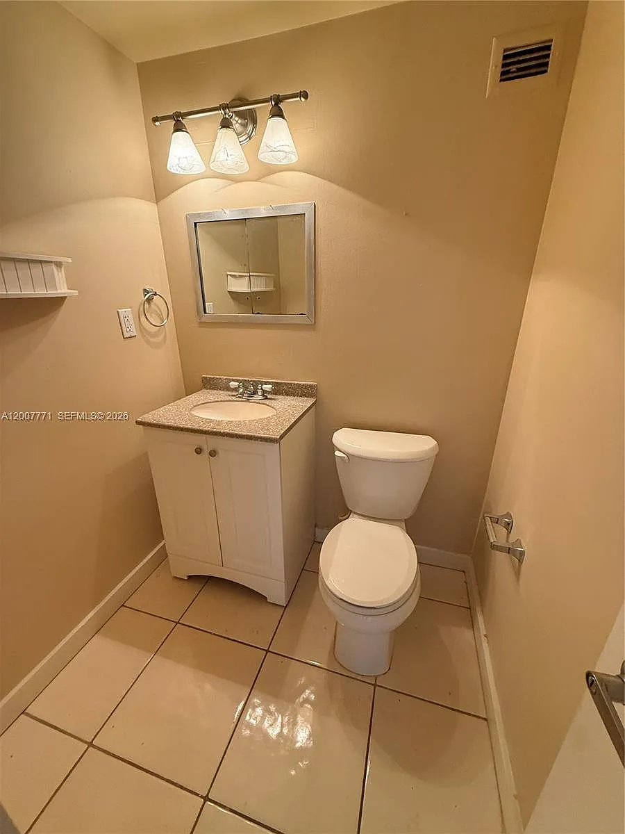 Building Photo - 5313 Collins Ave #906