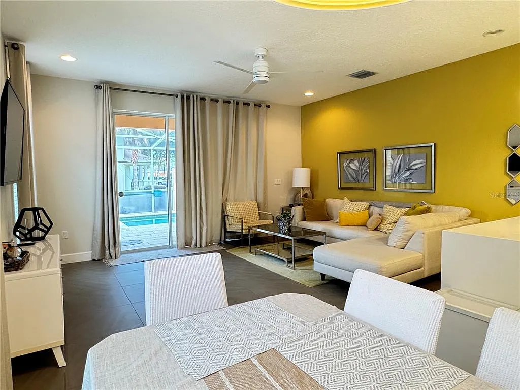 3 bed, 2.0 bath, 1512 sqft, $2,400 — Photo 2