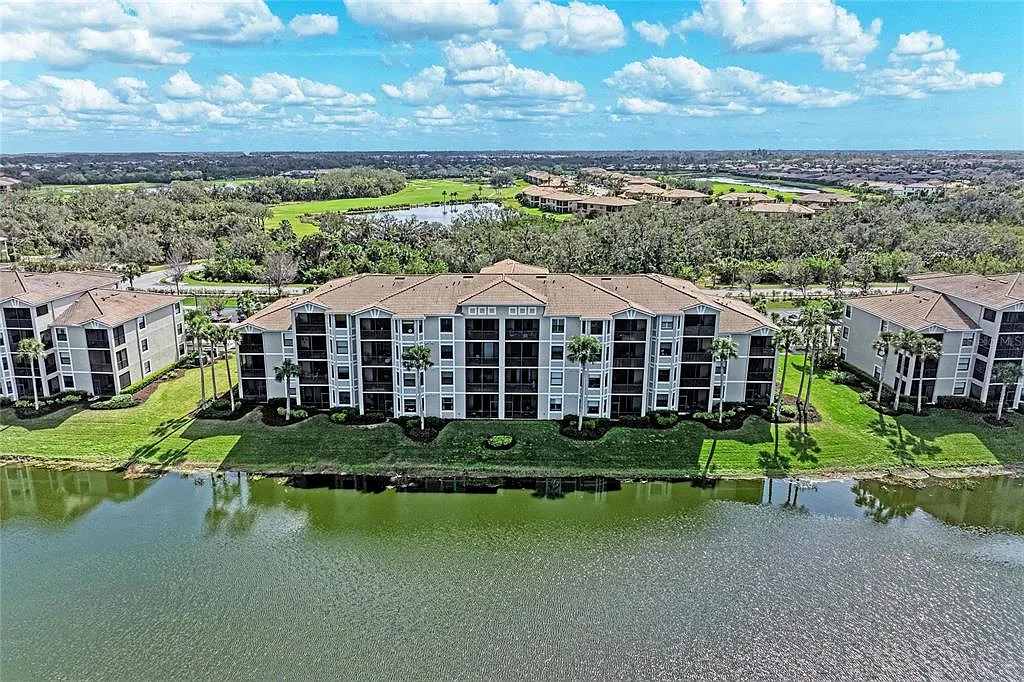 2 bed, 2.0 bath, 1156 sqft, $2,200 — Photo 2