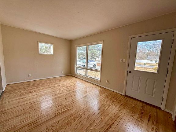3rd image of 5542 Cedar Lake Rd