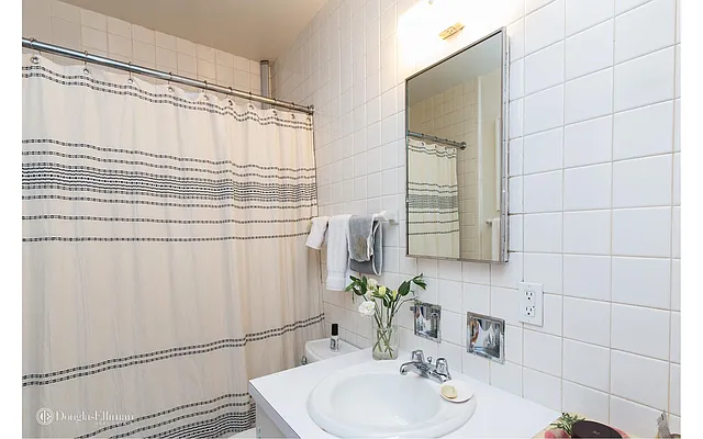 Rented by Douglas Elliman | media 26