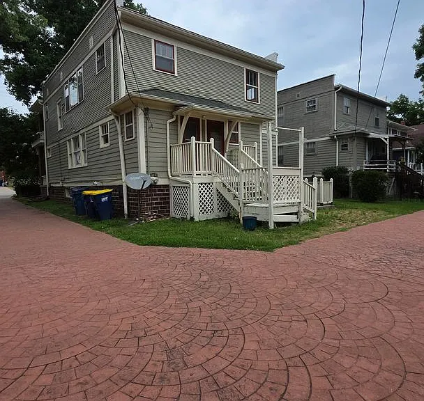 Beautiful 2BR 1BA unit w/ Covered Porch in Downtown Liberty — Photo 3