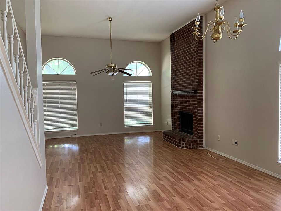 2nd image of 1118 Rosewood Ln