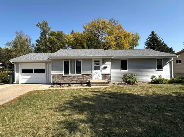 1112 N Lindale St, Luverne, MN 56156