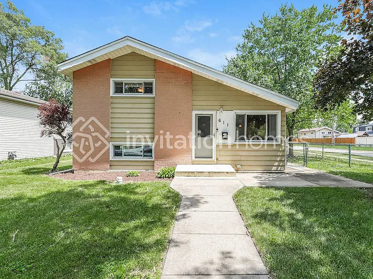 611 N Bierman Ave — Photo 1