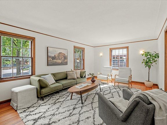 3rd image of 2834 44th Ave S