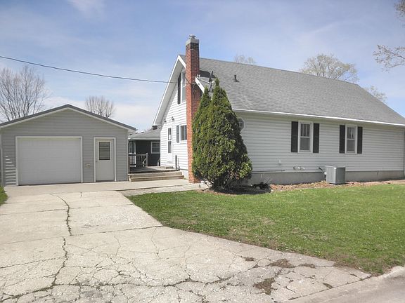 2nd image of 1132 Mechanic St