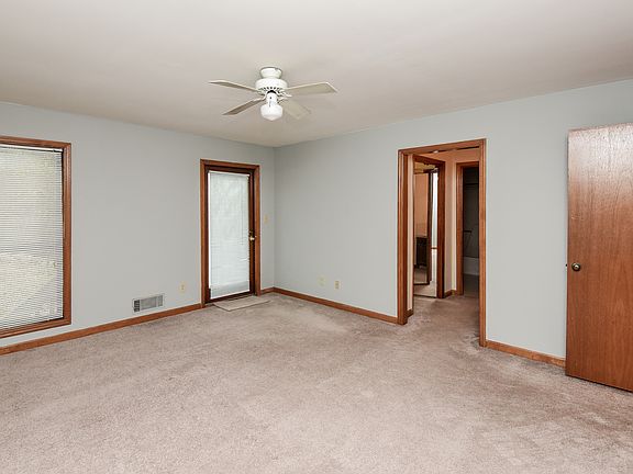 3rd image of 4764 Forest Valley Pl NE