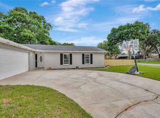 3828 Highgate Dr, Valrico, FL 33594