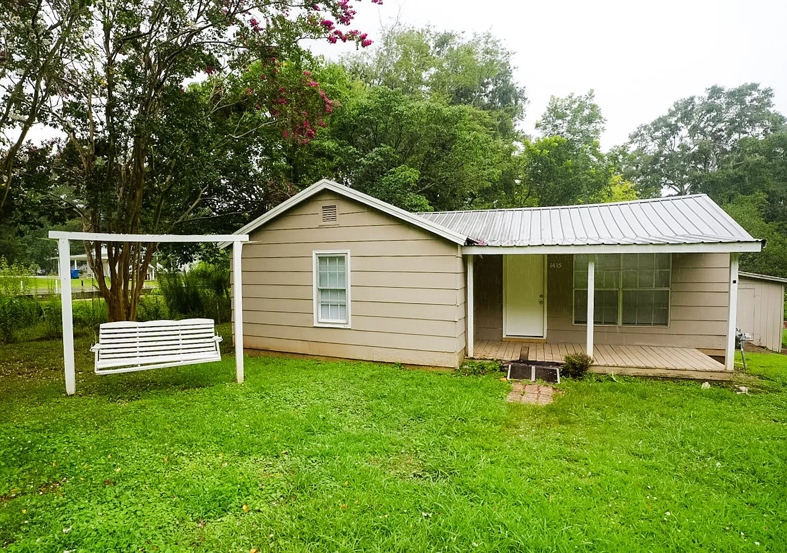 1415 Hatcher Ave — Photo 1