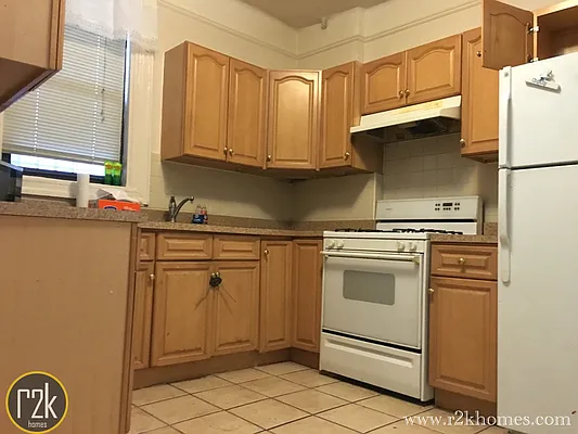 Rented by Realty 2000 Corp | media 1