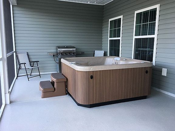Hot tub & grill