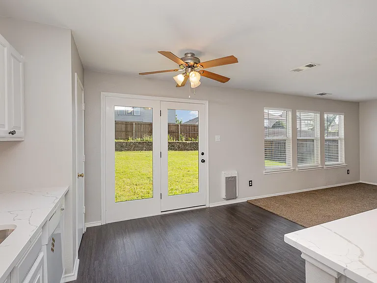 1121 Charlotte Dr — Photo 13