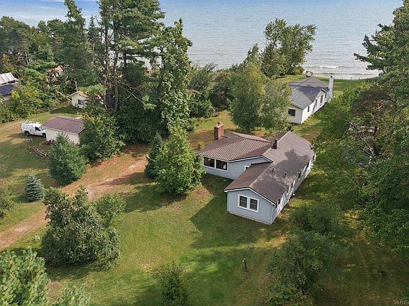 2nd image of 3770 N Lakeshore Rd