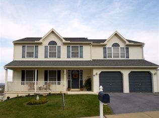 22 Crestview Dr, Sinking Spring, PA 19608