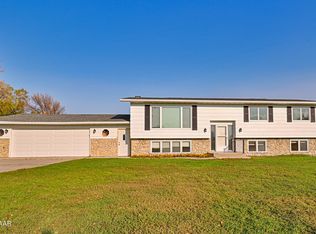 1682 16th St NE, Grand Forks, ND 58201