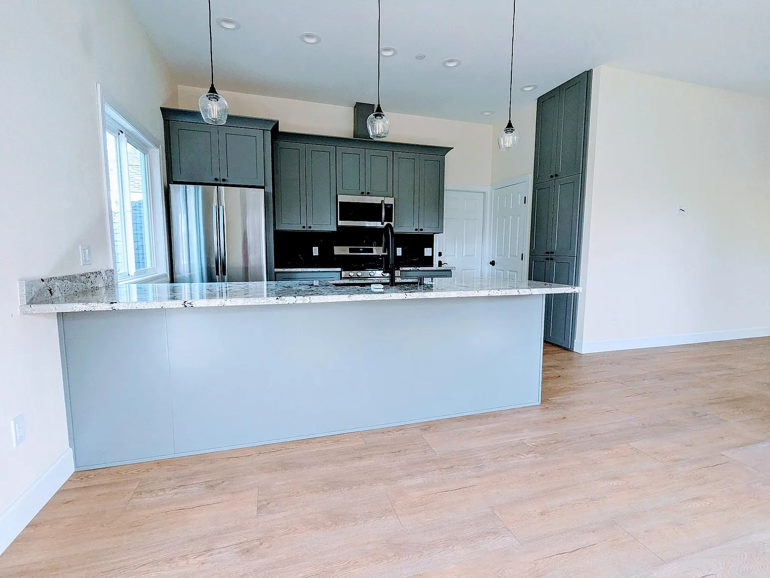 2 bed, 1000 sqft, $2,600 — Photo 2