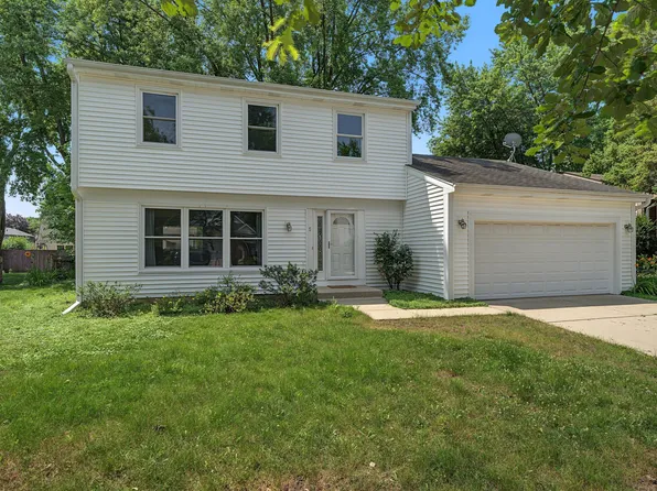 5 Keswick Ln, Vernon Hills, IL 60061