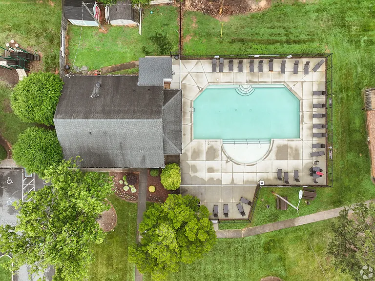 Carriage House — Photo 12