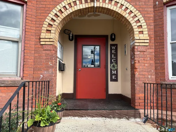 202 Bellevue St #A, Hartford, CT 06120