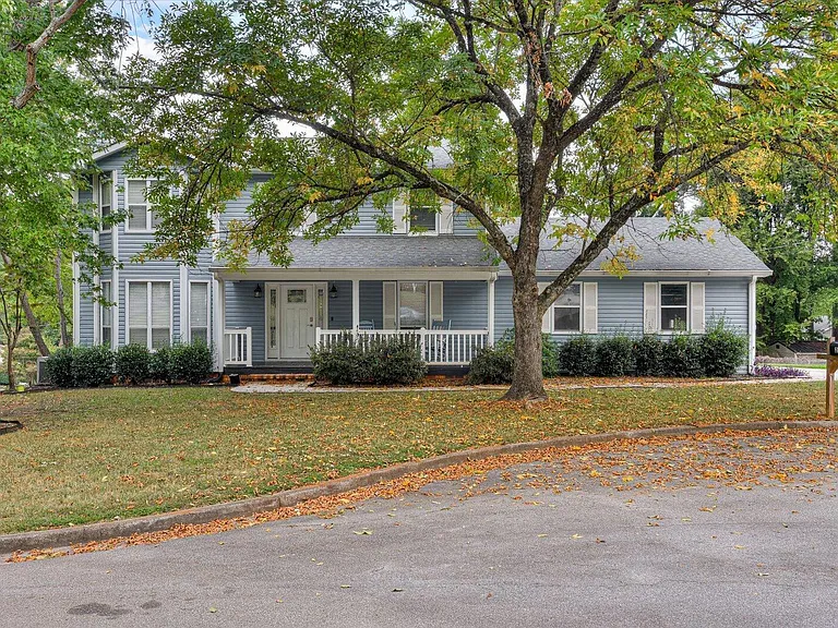 202 Holden Dr — Photo 4