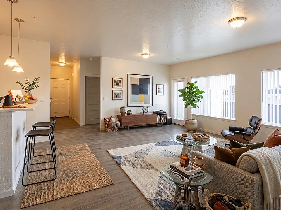 Prairie Pointe Apartments and Townhomes